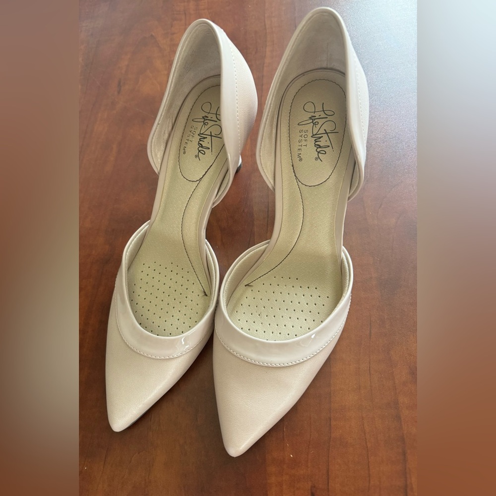 Life Stride nude heels